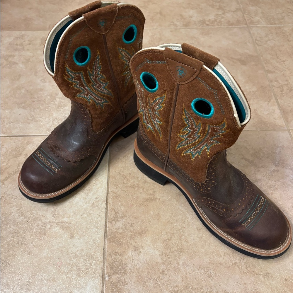 Vintage Arita women’s short cowgirl boot! Great condition!